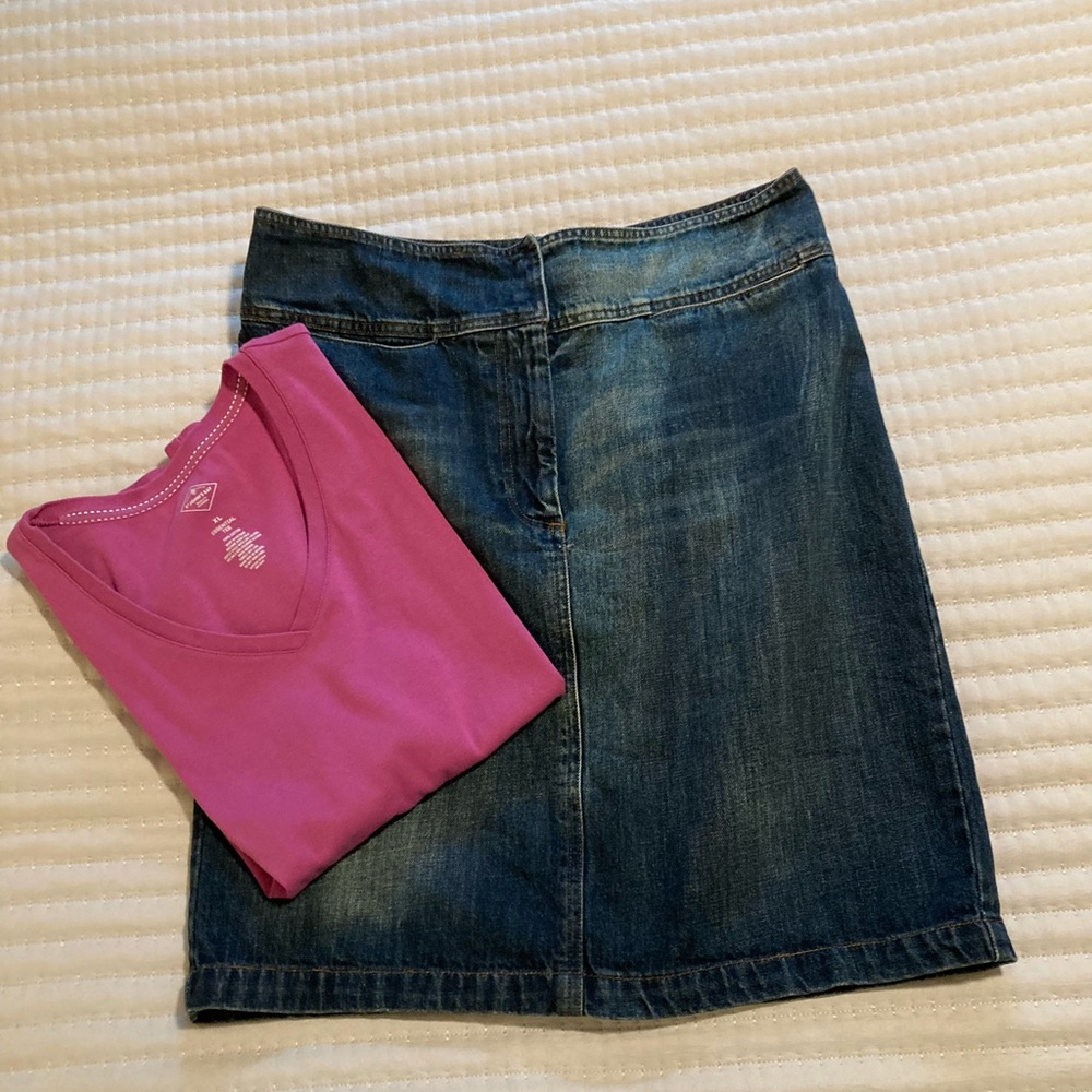 Two-for$- Orchid T shirt with DNKY Denim skirt